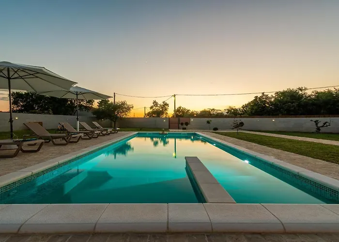 S&i Peaceful With Pool & Jacuzzi بيت للعطل Galovac (Zadar)