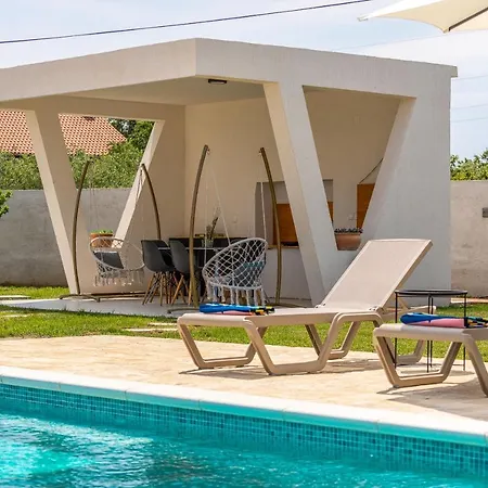 S&i Peaceful With Pool & Jacuzzi *