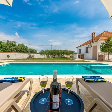 Holiday home S&i Peaceful With Pool & Jacuzzi