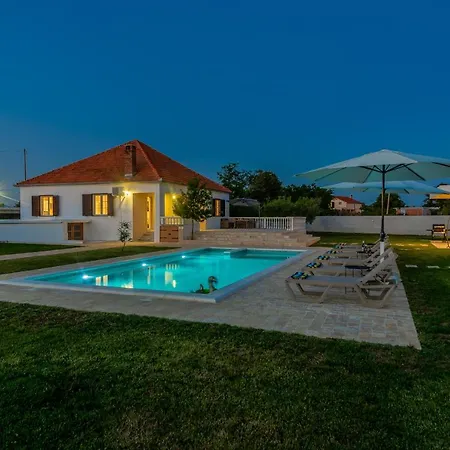 S&i Peaceful With Pool & Jacuzzi Casa de Férias *