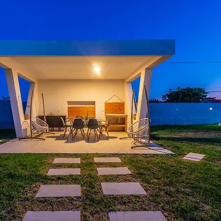 Holiday home S&i Peaceful With Pool & Jacuzzi *