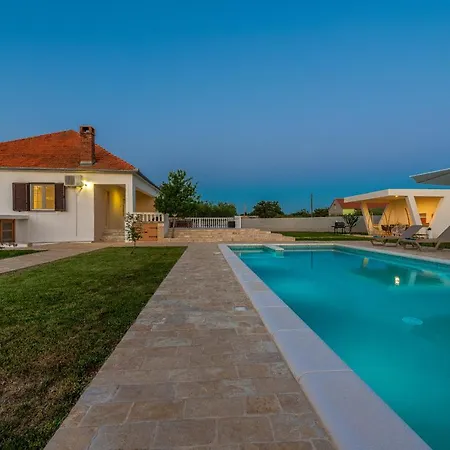 Holiday home S&i Peaceful With Pool & Jacuzzi