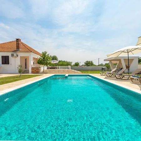Holiday home S&i Peaceful With Pool & Jacuzzi *