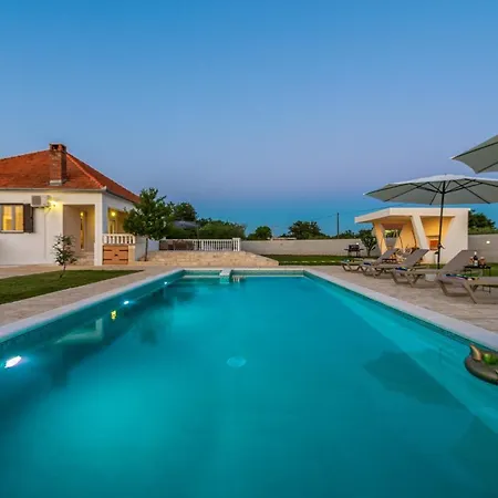 S&i Peaceful With Pool & Jacuzzi * Galovac (Zadar)