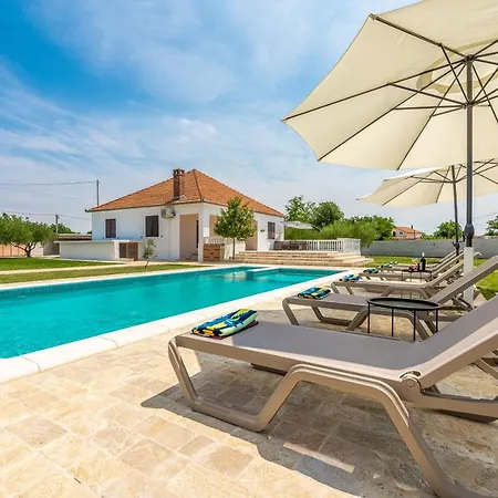 Holiday home S&i Peaceful With Pool & Jacuzzi *