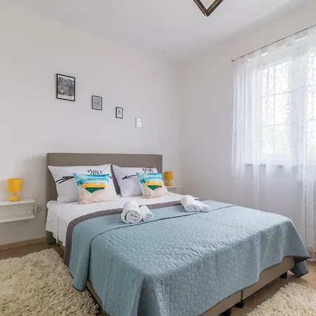 S&i Peaceful With Pool & Jacuzzi Casa de Férias Galovac (Zadar)