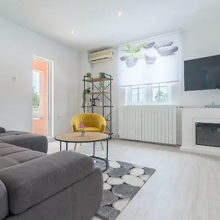 S&i Peaceful With Pool & Jacuzzi Holiday home Galovac (Zadar)