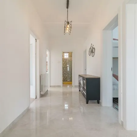 Casa de Férias S&i Peaceful With Pool & Jacuzzi Galovac (Zadar)