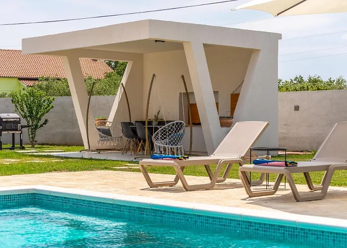S&i Peaceful With Pool & Jacuzzi *