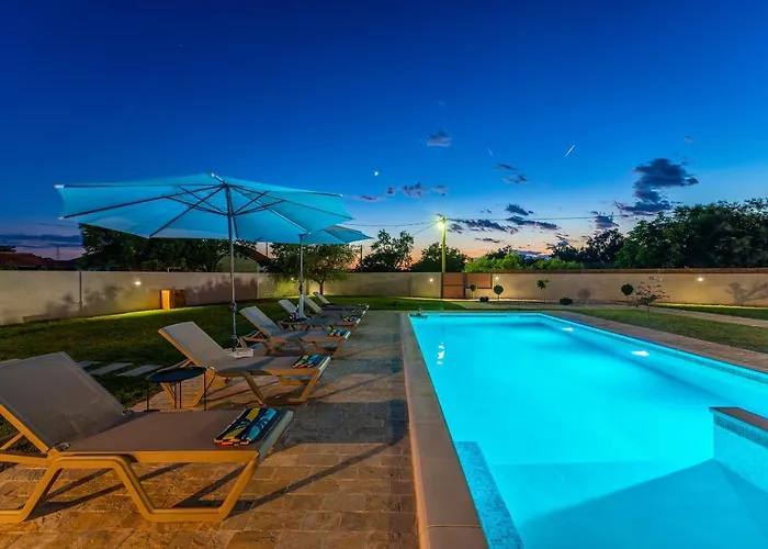 S&i Peaceful With Pool & Jacuzzi Дом отдыха Galovac (Zadar)