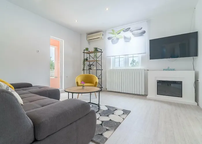 S&i Peaceful With Pool & Jacuzzi Дом отдыха Galovac (Zadar)